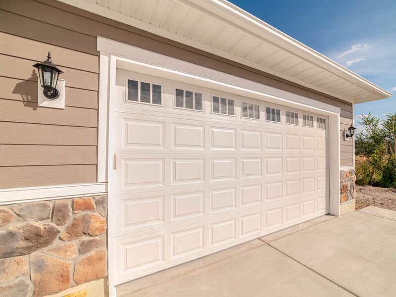 C.H.I. Overhead Doors - High-Definition Fiberglass