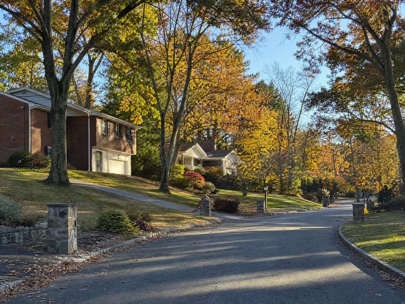 A residential street of homes like those in North Caldwell, NJ